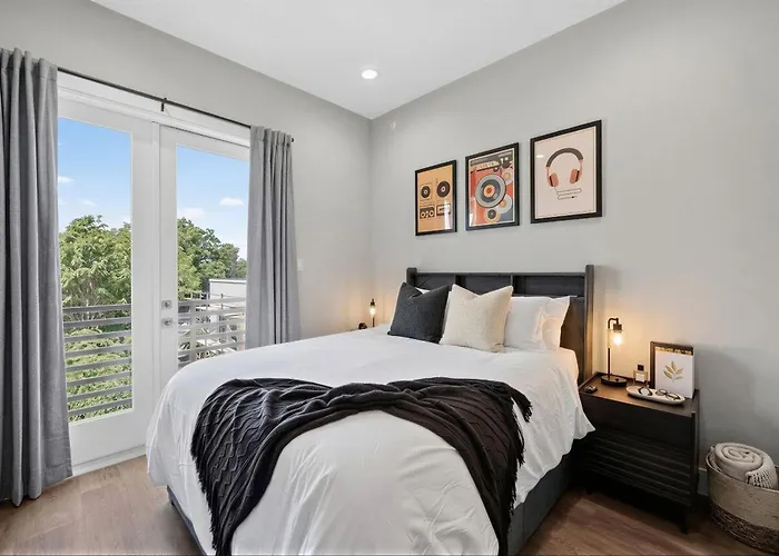 Apartment Stylish 2-story Dual Near Downtown Fw *